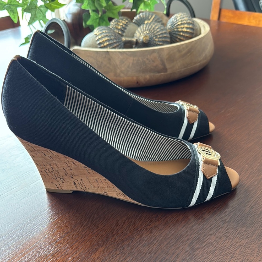 Tommy Hilfiger Black and Tan Heels with Peep Toe - Picture 2 of 6
